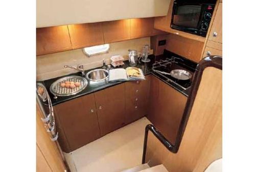 Ferretti Yachts 530 image