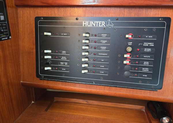 Hunter 33-5 image