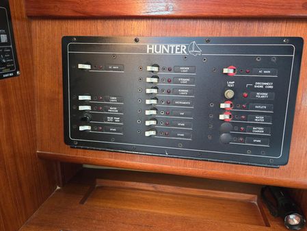 Hunter 33-5 image