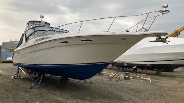 Sea Ray 370 Express Cruiser 