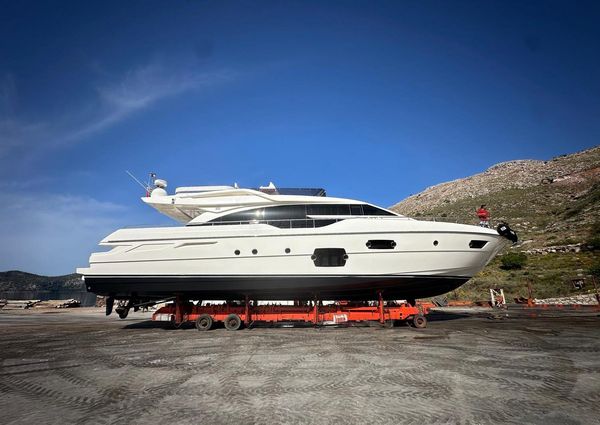 Ferretti Yachts 690 image