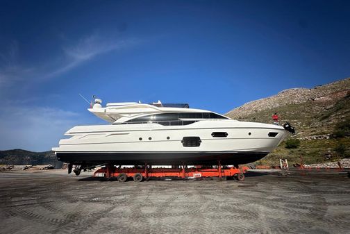 Ferretti Yachts 690 image