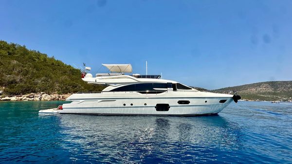 Ferretti Yachts 690 