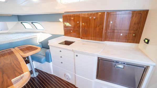 Intrepid 430 Sport Yacht image