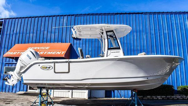 Sea Hunt Ultra 235 SE 