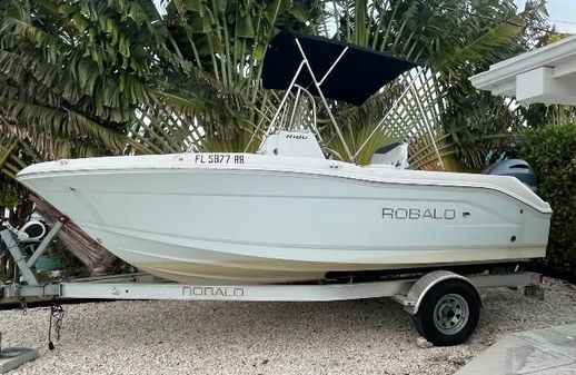 Robalo R180 Center Console image