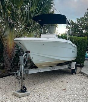 Robalo R180 Center Console image