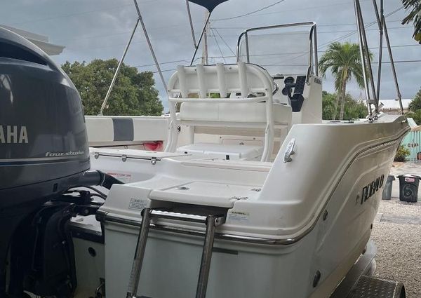 Robalo R180 Center Console image