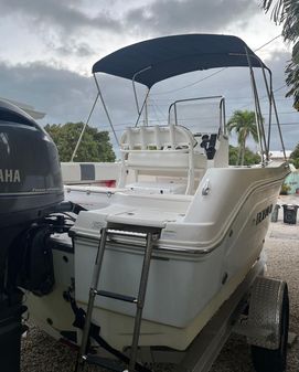 Robalo R180 Center Console image