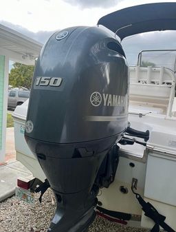 Robalo R180 Center Console image