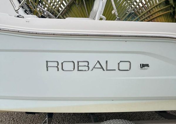 Robalo R180 Center Console image