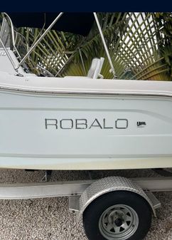 Robalo R180 Center Console image