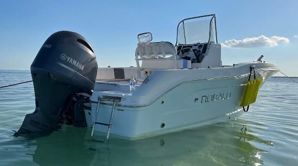 Robalo R180 Center Console image