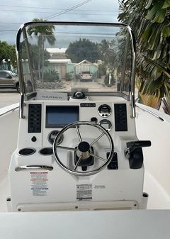 Robalo R180 Center Console image