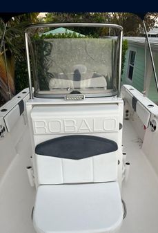 Robalo R180 Center Console image