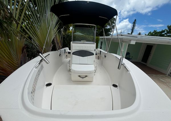 Robalo R180 Center Console image