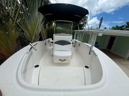 Robalo R180 Center Console image