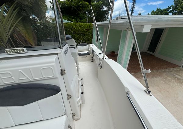 Robalo R180 Center Console image