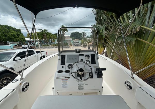 Robalo R180 Center Console image