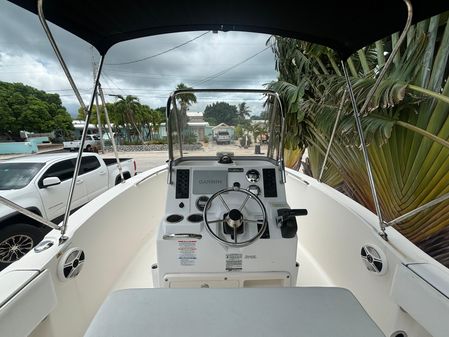 Robalo R180 Center Console image