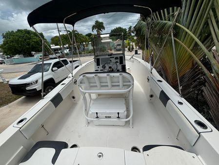 Robalo R180 Center Console image