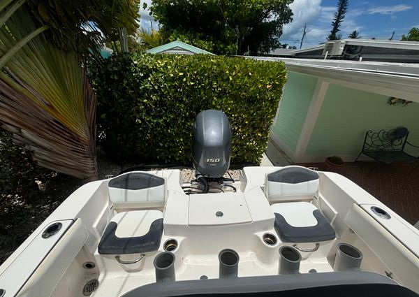 Robalo R180 Center Console image