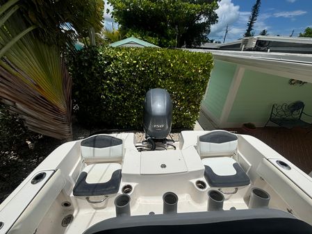 Robalo R180 Center Console image