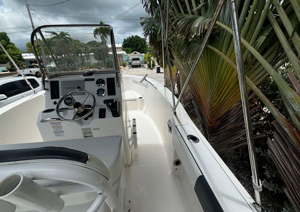 Robalo R180 Center Console image