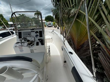 Robalo R180 Center Console image