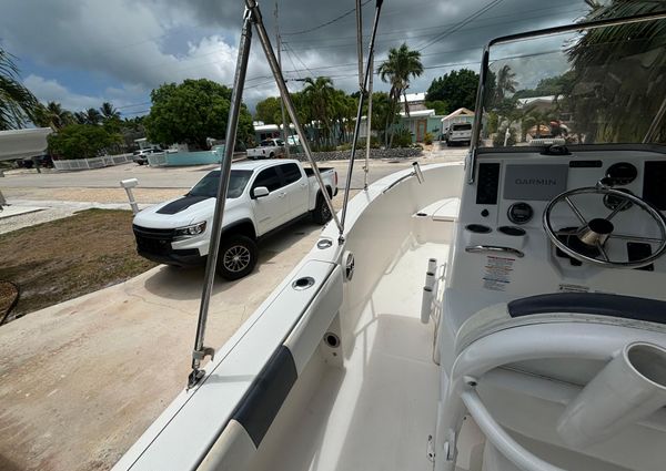 Robalo R180 Center Console image