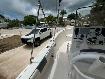 Robalo R180 Center Console image