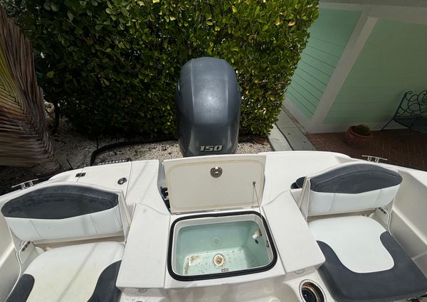 Robalo R180 Center Console image