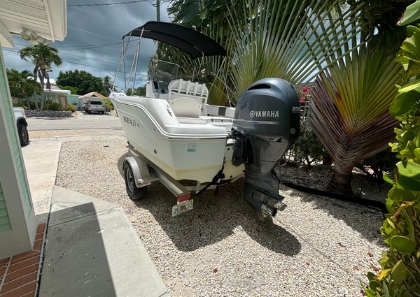 Robalo R180 Center Console image