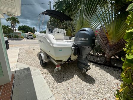 Robalo R180 Center Console image