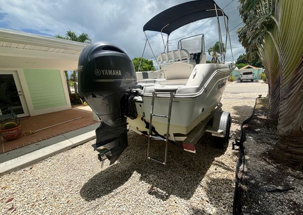 Robalo R180 Center Console image