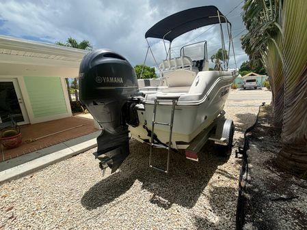 Robalo R180 Center Console image