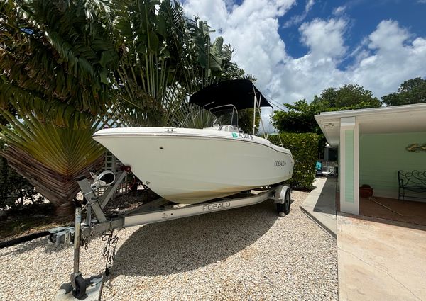 Robalo R180 Center Console image