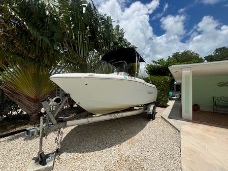 Robalo R180 Center Console image