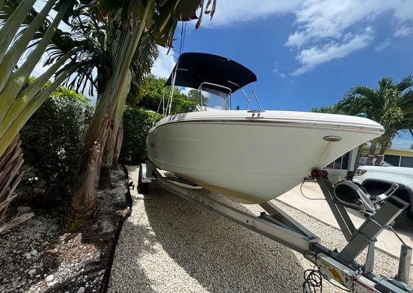 Robalo R180 Center Console image