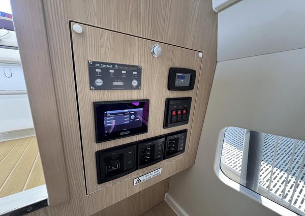 Aquila 32 Sport image