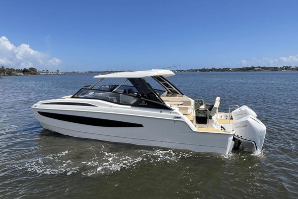 Aquila 32 Sport - main image