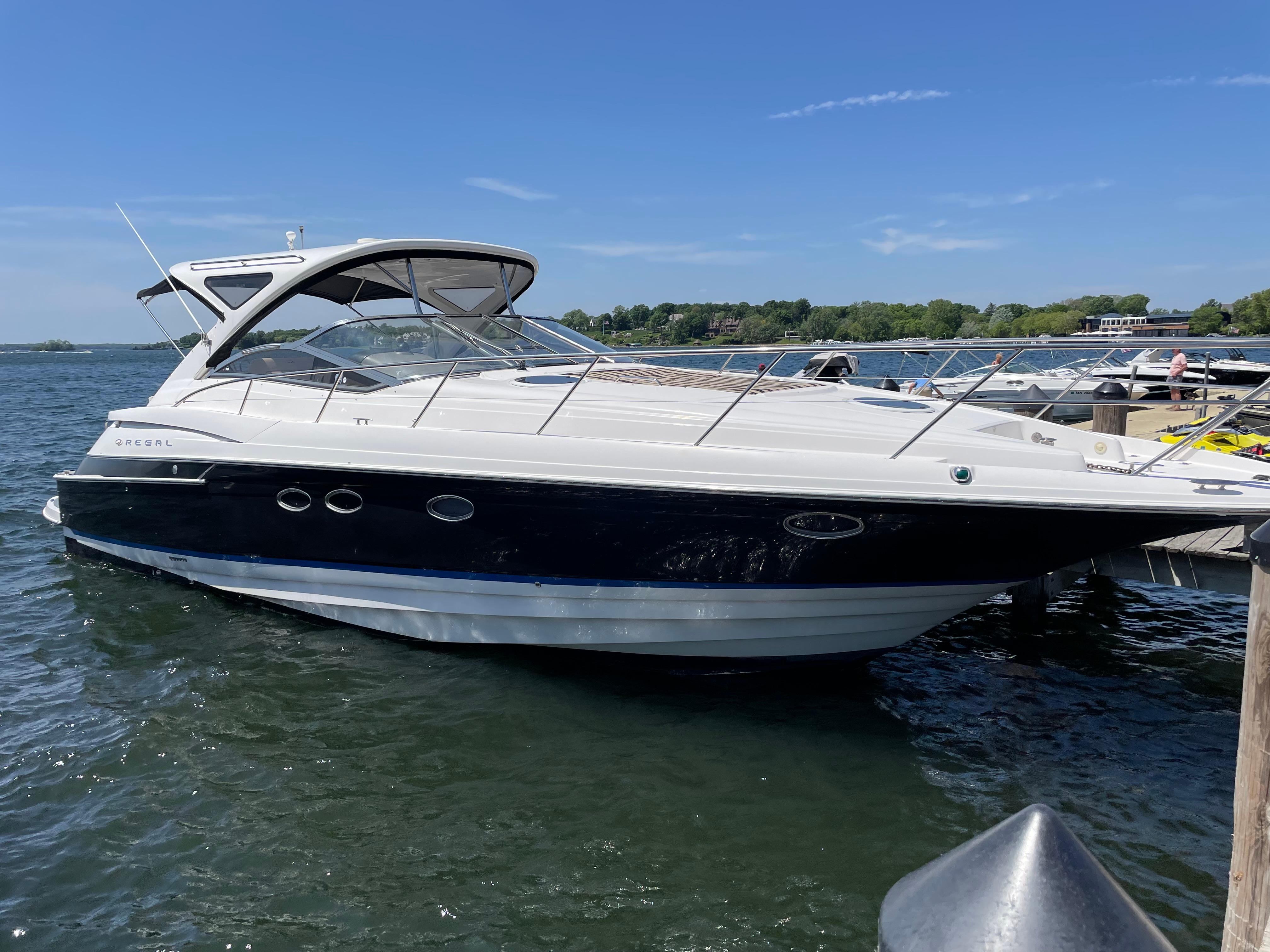 2008 Regal Commodore 4460 Spring Park, Minnesota - Midwest Yacht Sales