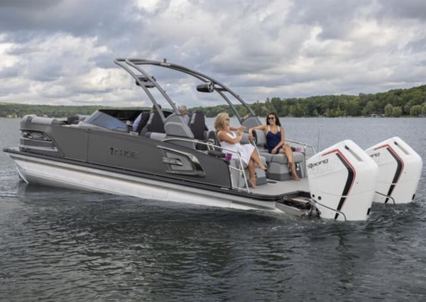 Tahoe-pontoon GRAND-TAHOE-LTD-QUAD-LOUNGE-WINDSHIELD image