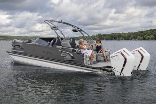 Tahoe-pontoon GRAND-TAHOE-LTD-QUAD-LOUNGE-WINDSHIELD image