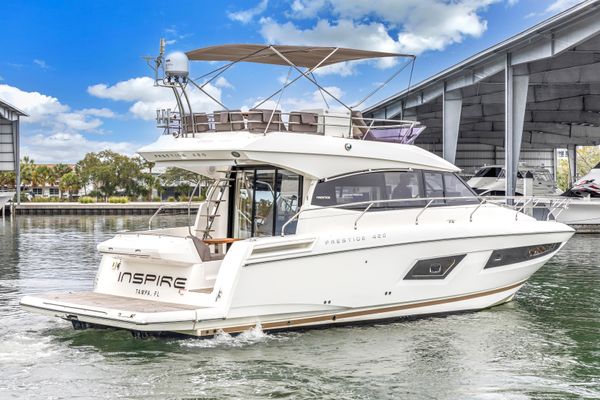 Prestige 420 Flybridge - main image