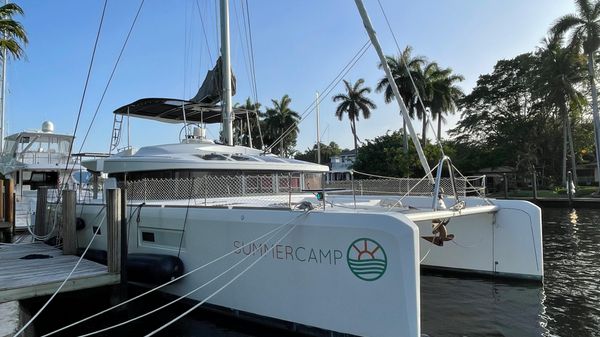 Lagoon 52