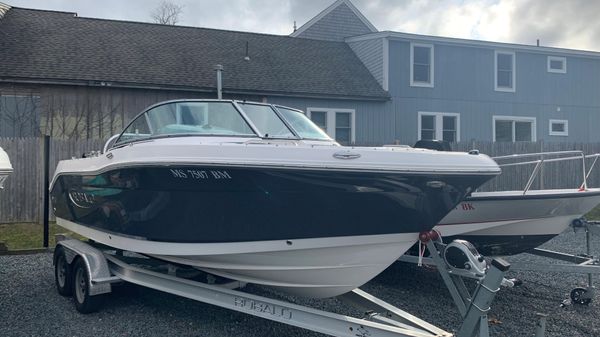 Robalo R207 Dual Console 