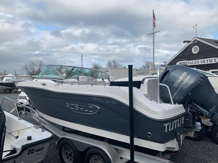 Robalo R207 Dual Console image