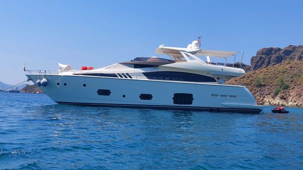 Ferretti Yachts 800