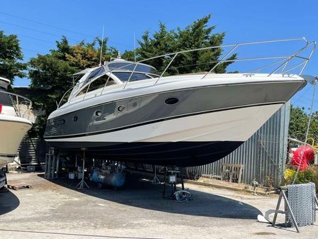 Princess Yachts V42 image